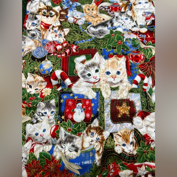 Quilted Christmas Cats Holly Berry Table Runner/Bed Topper Holidays Home Decor - Picture 13 of 13